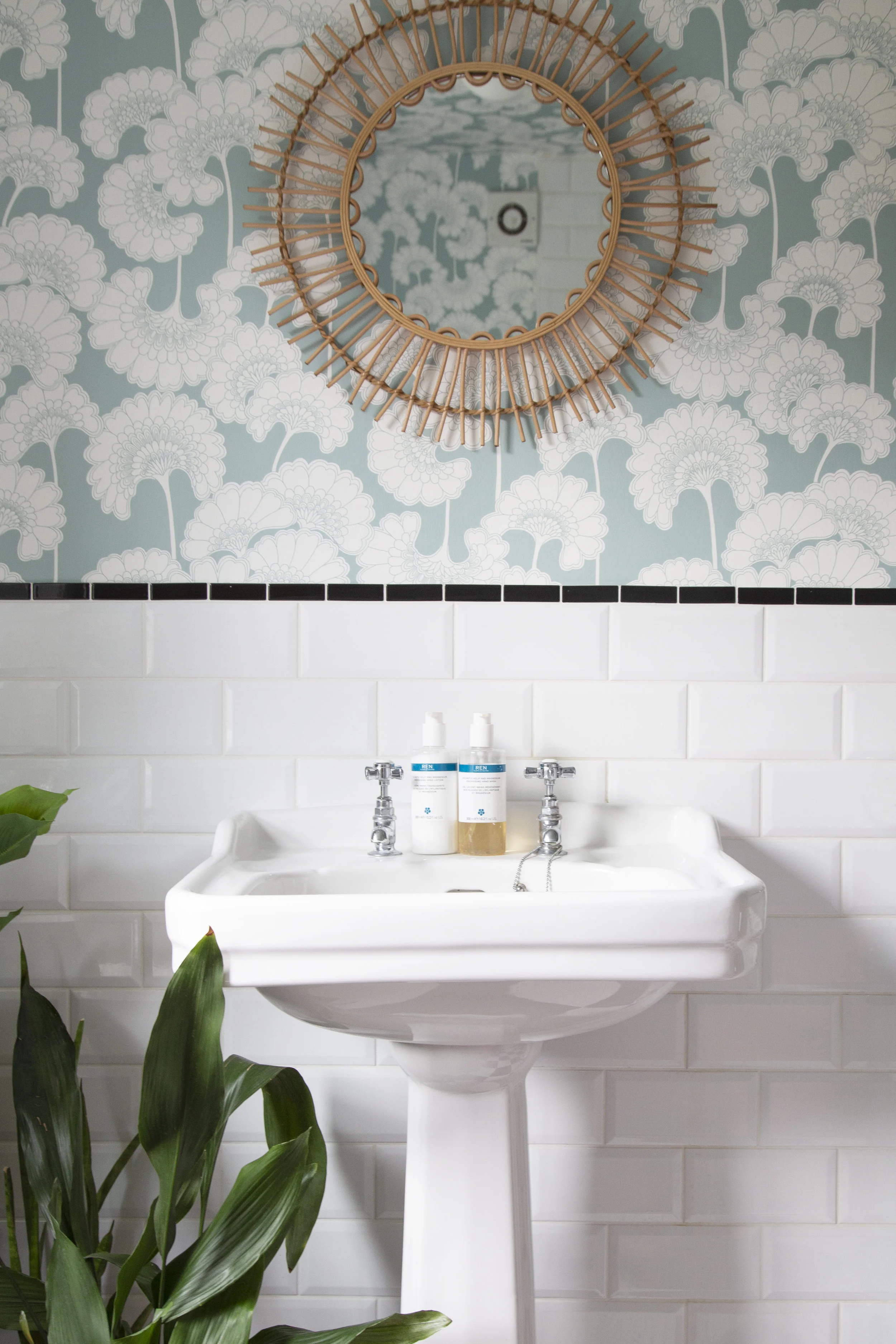 Bathroom wallpaper uk deals